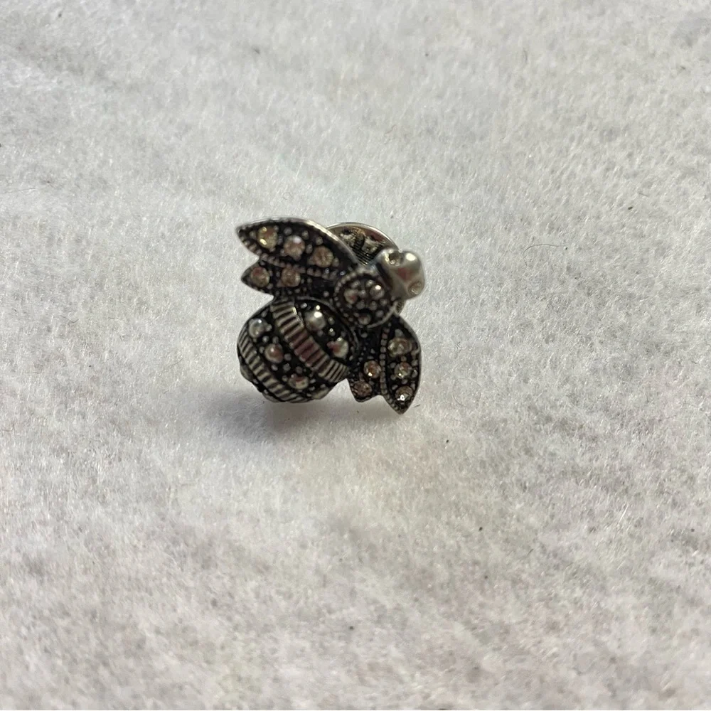 Elegant Bumblebee Lapel Hat Pin Brooch Faceted Marcasite style Silver tone